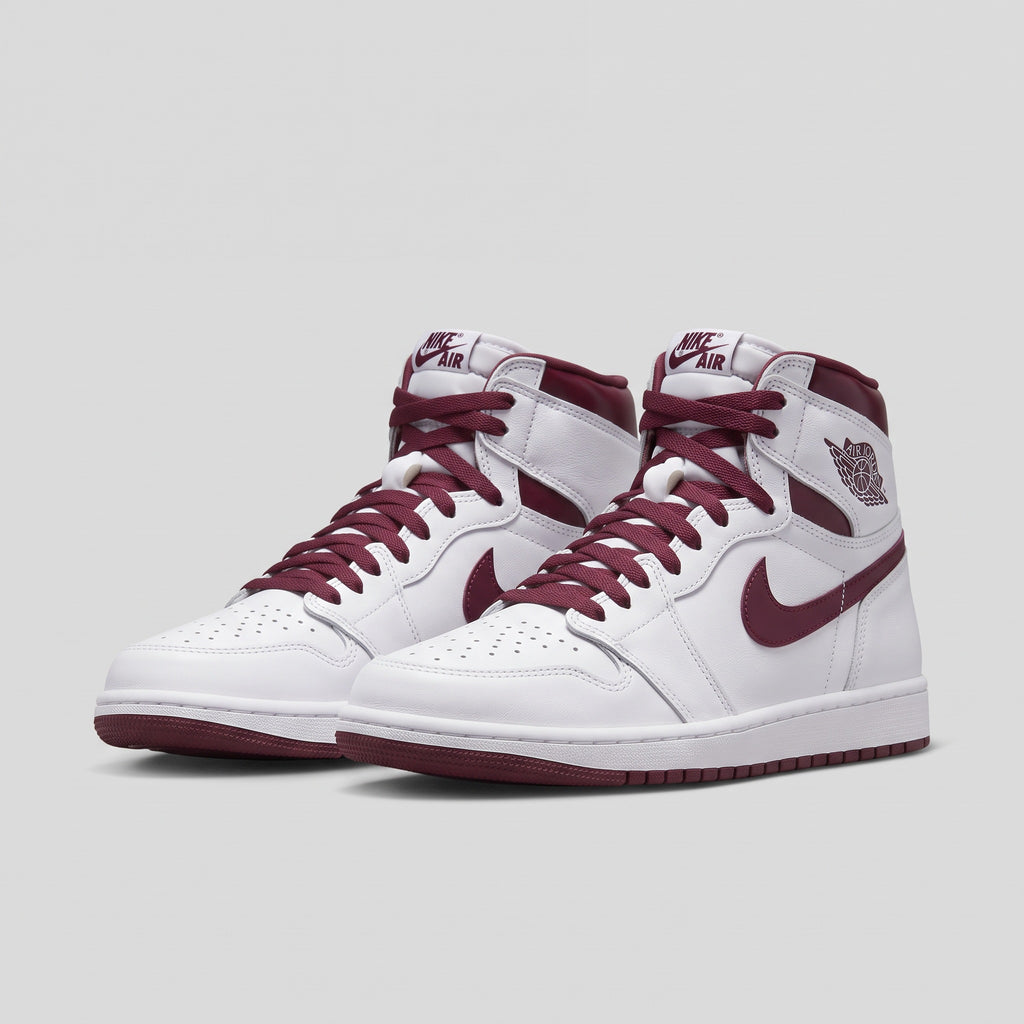 Nike Air Jordan 1 High OG Blanco Vinotinto - par