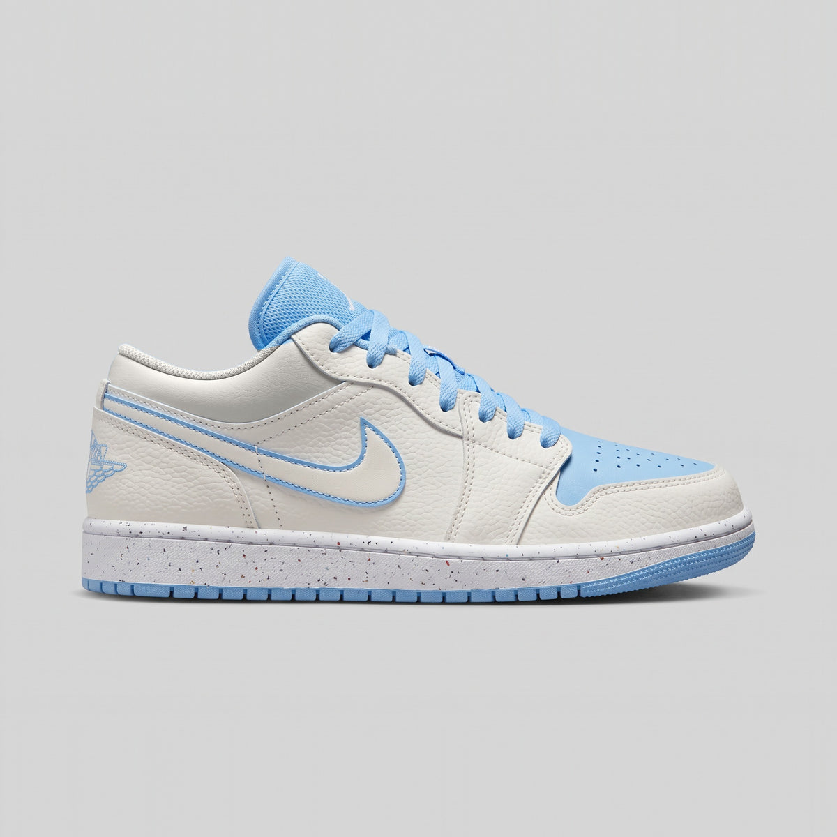 Nike Air Jordan 1 Low Blanco Azul Cielo vista lateral