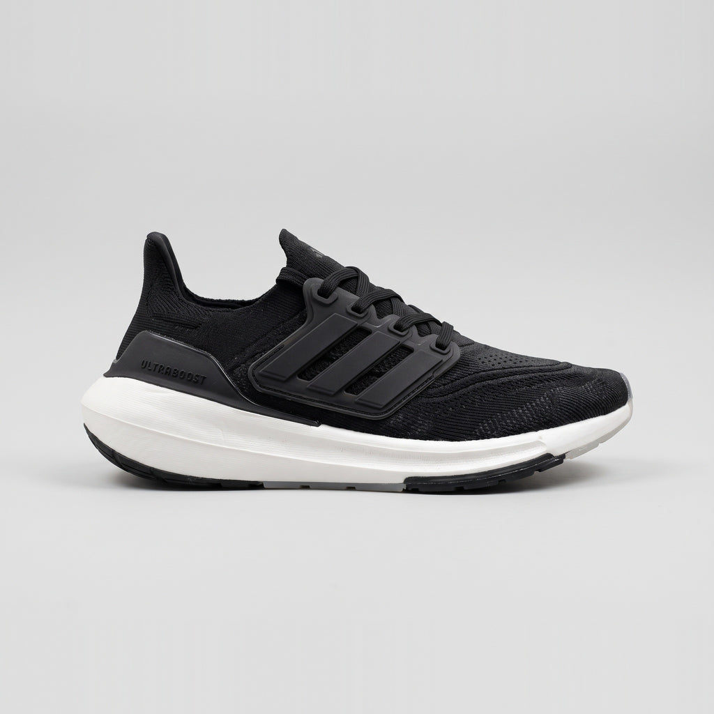 Adidas Ultraboost Light Negro Suela Blanca vista lateral