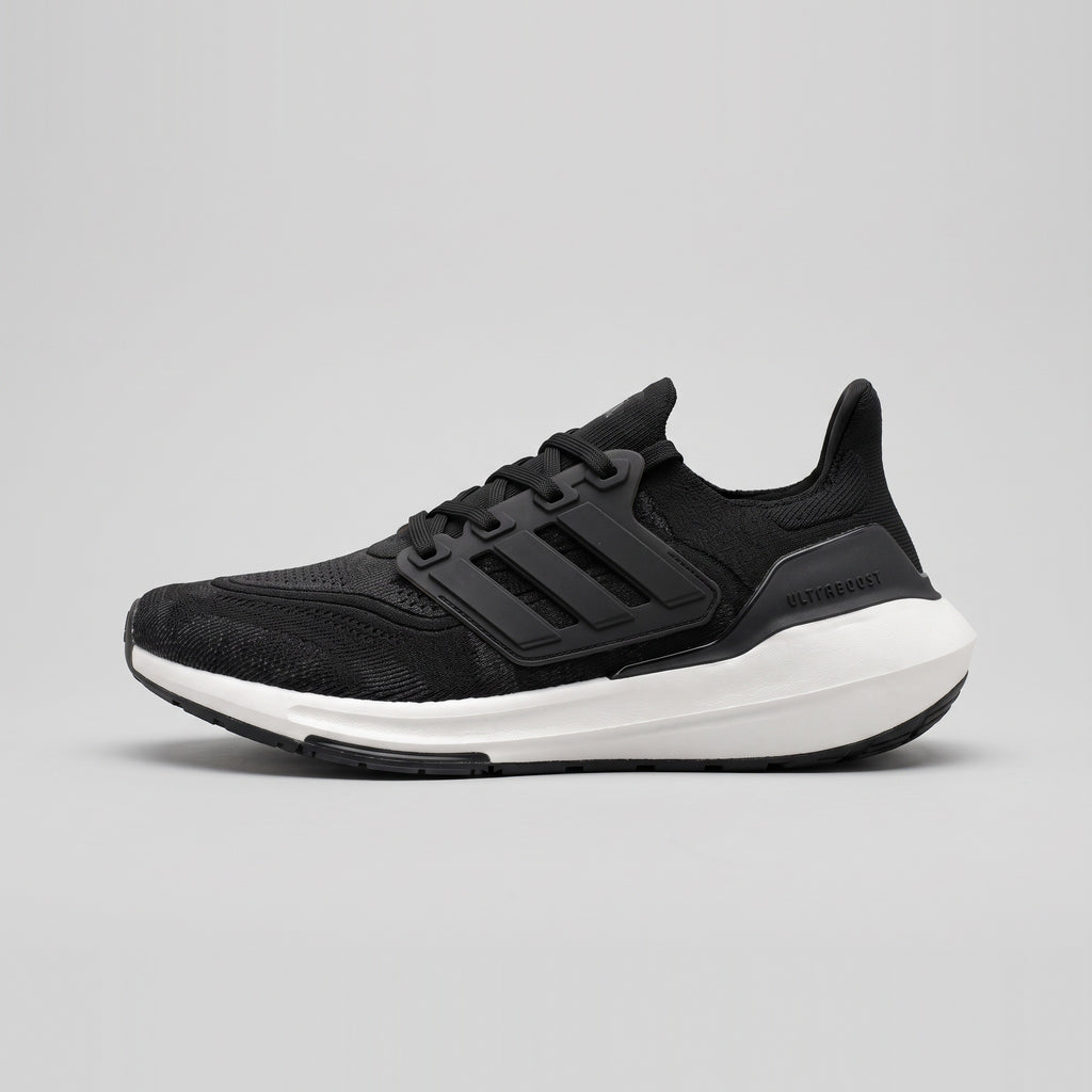 Adidas Ultraboost Light Negro Suela Blanca vista lateral izquierda