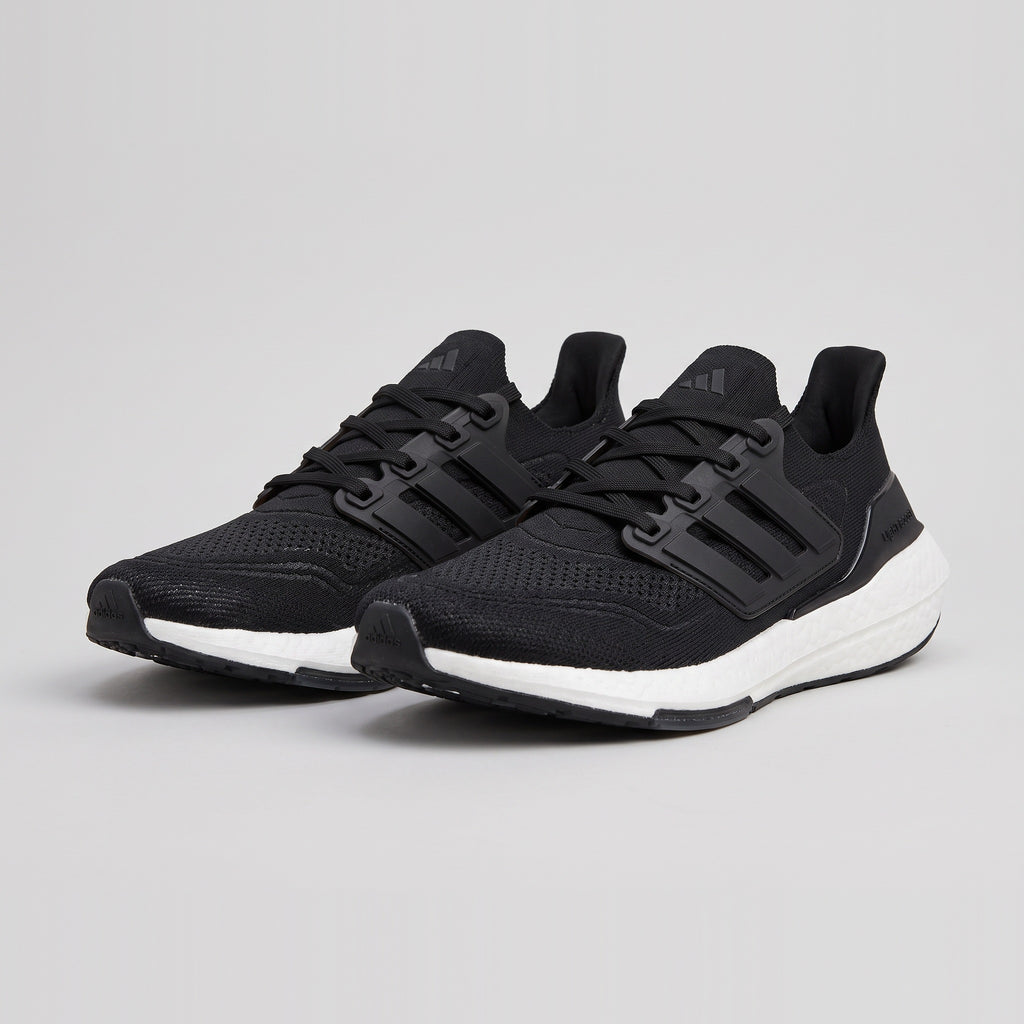 Par Adidas Ultraboost Light Negro Suela Blanca