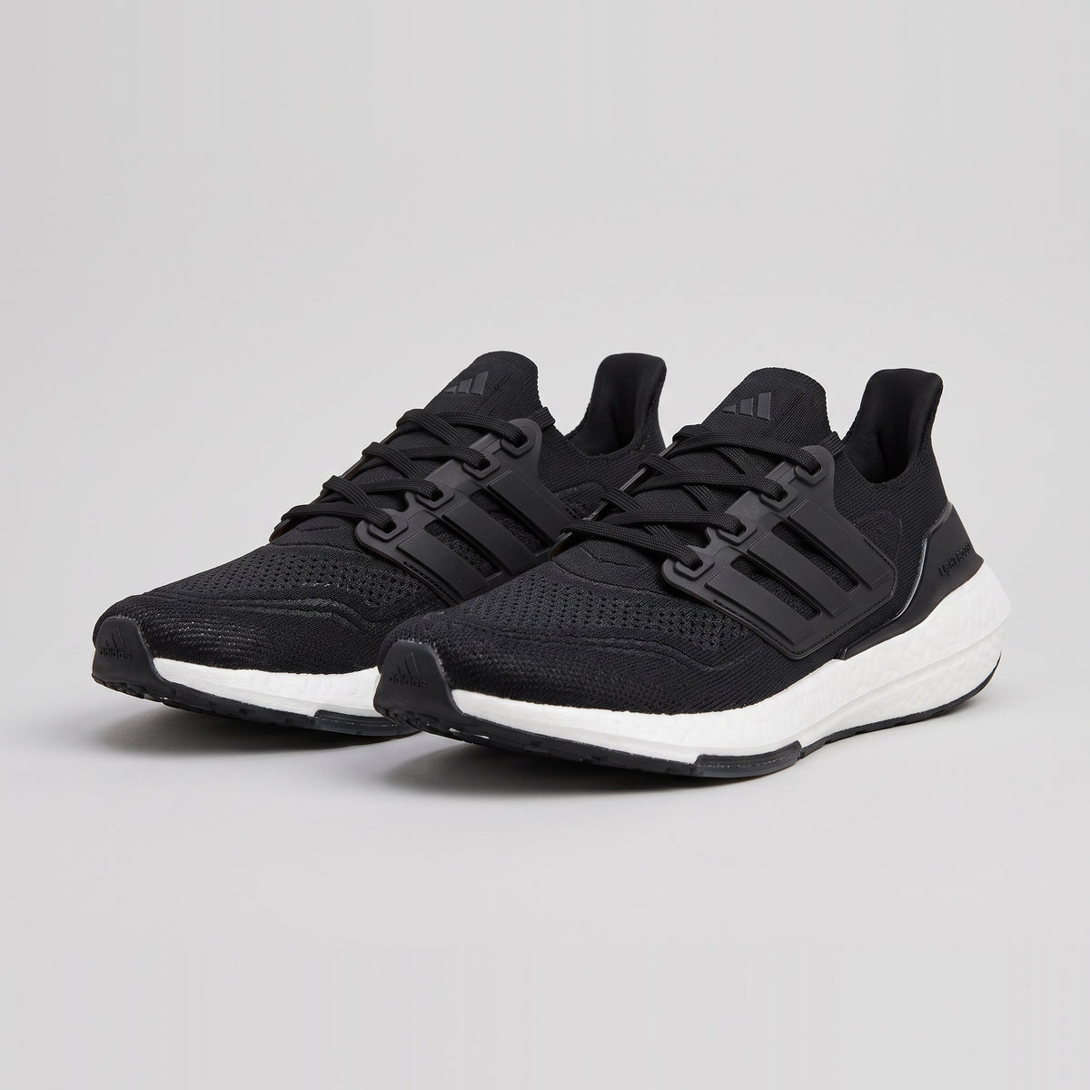Par Adidas Ultraboost Light Negro Suela Blanca