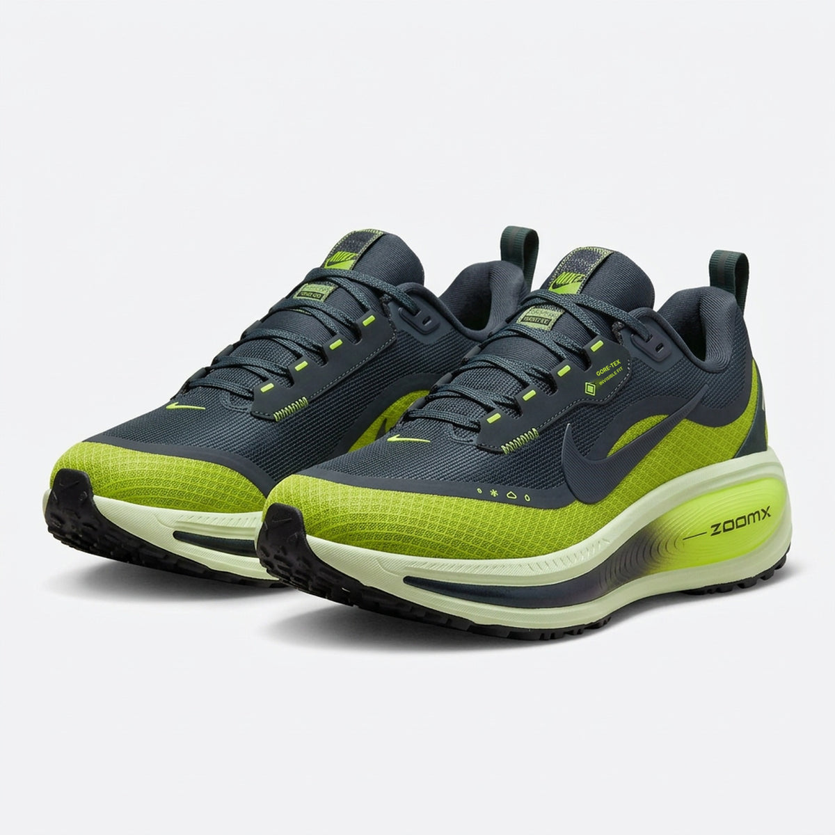 Par de Nike Vomero 18 GORE-TEX Azul Volt