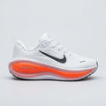 Nike Vomero 18 Blanco Naranja vista lateral