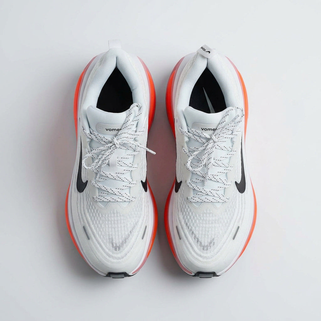 Nike Vomero 18 Blanco Naranja vista desde arriba